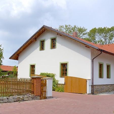 Hotel Na Statku Mirosov Mirosov  Buitenkant foto