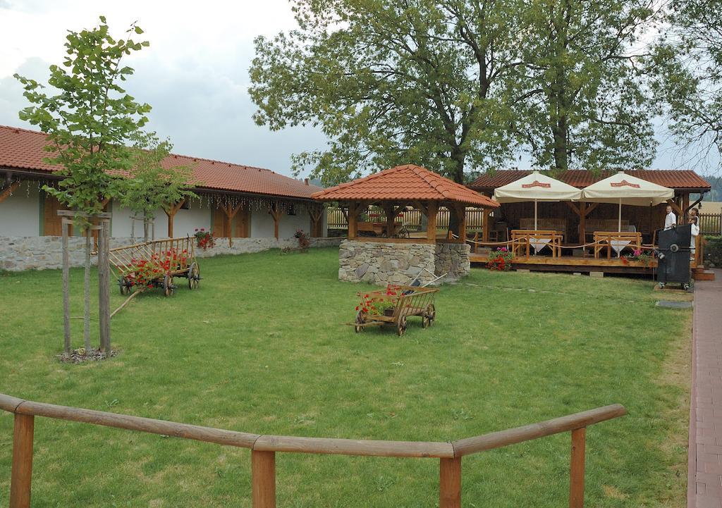 Hotel Na Statku Mirosov Mirosov  Buitenkant foto