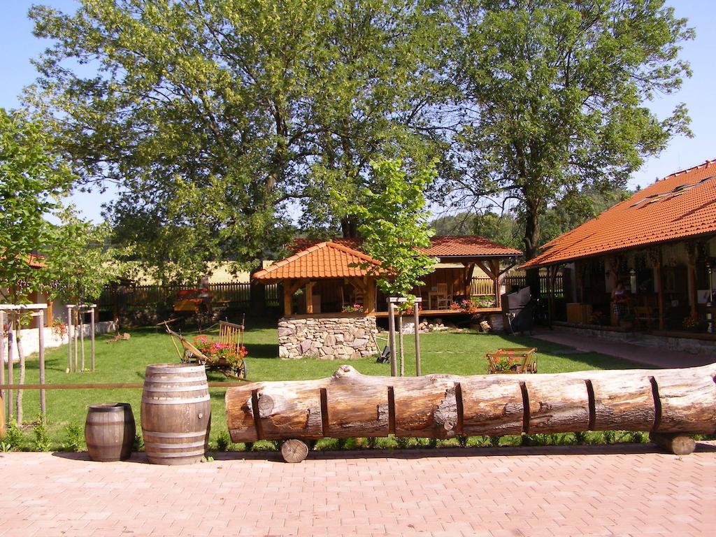 Hotel Na Statku Mirosov Mirosov  Buitenkant foto