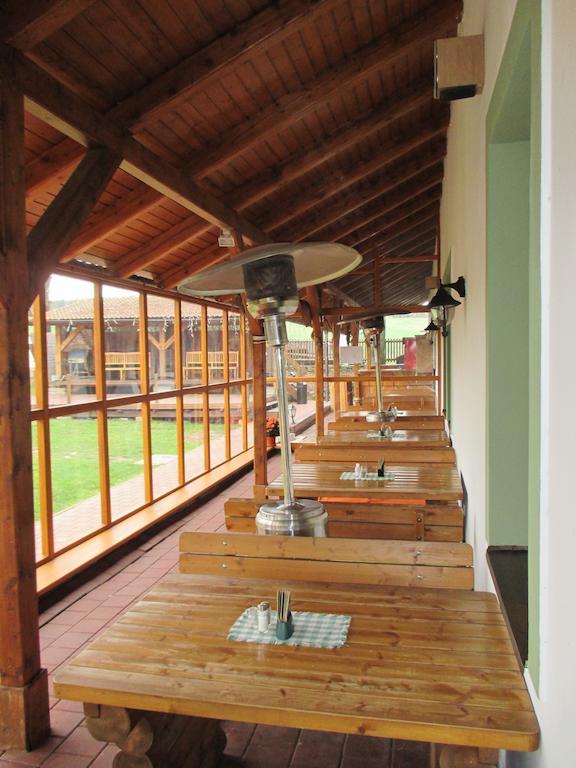 Hotel Na Statku Mirosov Mirosov  Buitenkant foto