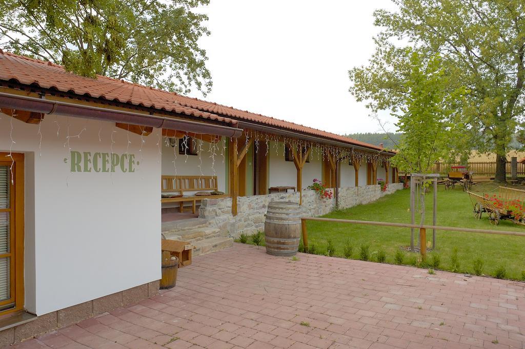 Hotel Na Statku Mirosov Mirosov  Buitenkant foto