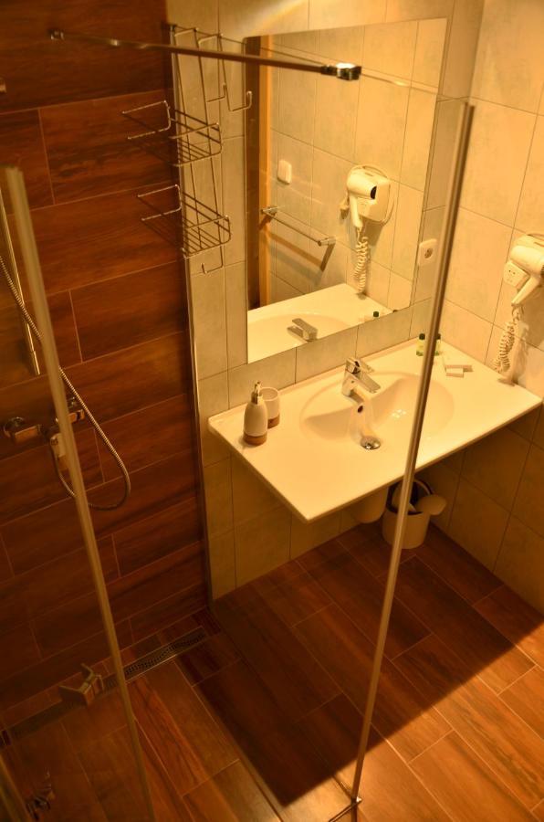 Hotel Na Statku Mirosov Mirosov  Buitenkant foto
