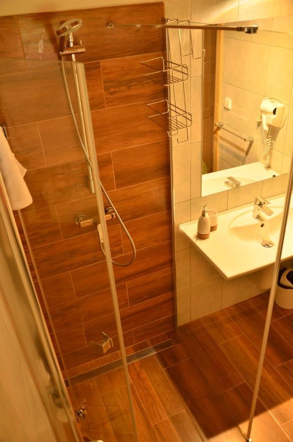 Hotel Na Statku Mirosov Mirosov  Buitenkant foto